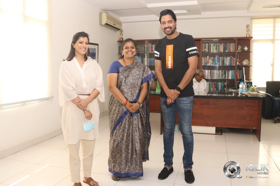 Naandhi-Team-at-Guntur-Success-Meet-